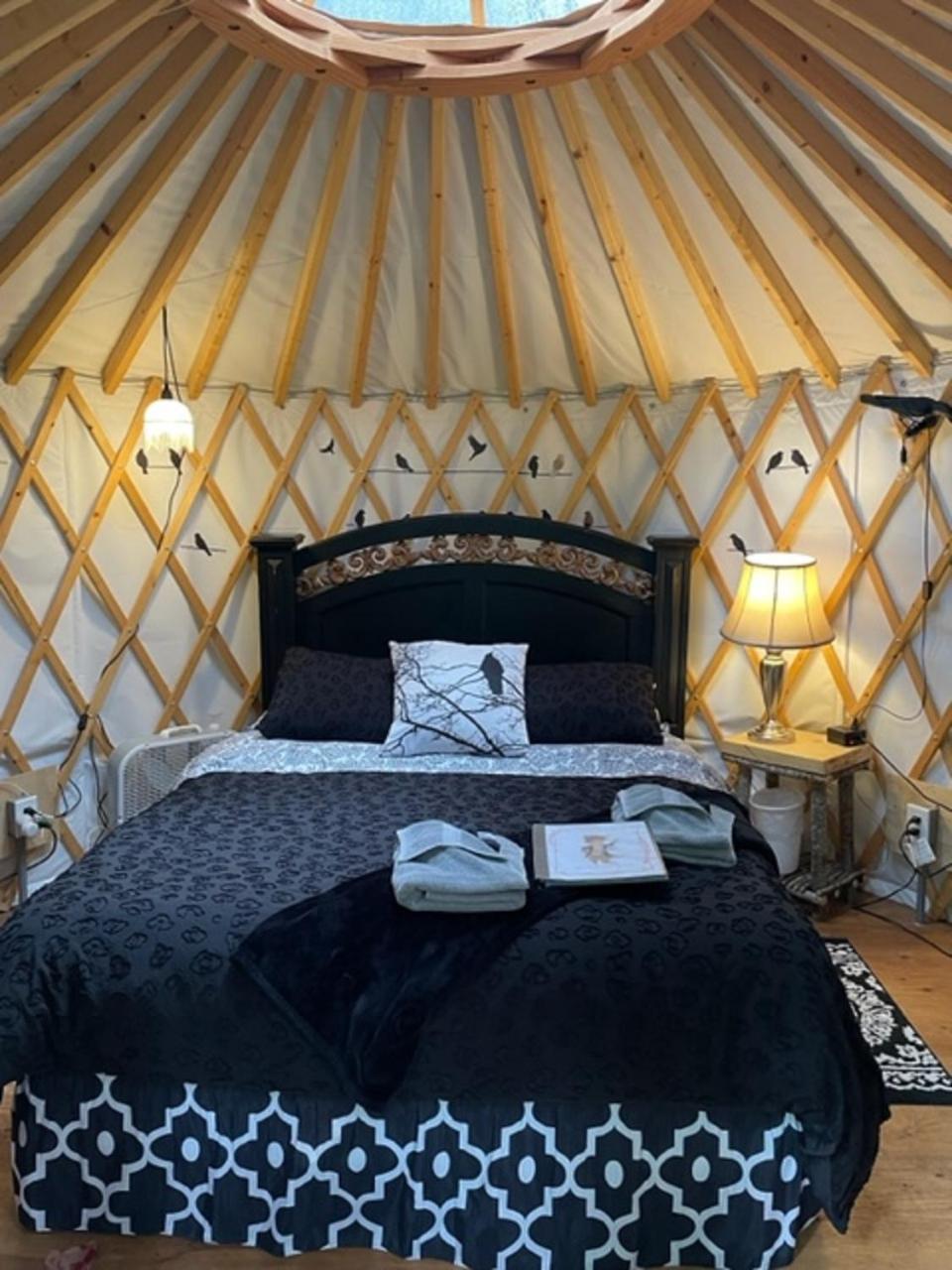 Nauti Otter Inn And Yurt Village Seward Habitación foto